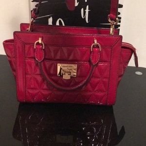 Michael Kors 7x12 purse with detachable strap